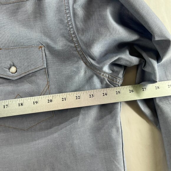 Wrangler Western Work Shirt Sz 17x35 Cowboy Cut Pearl Snap Pockets Chambray Blue - Picture 9 of 13